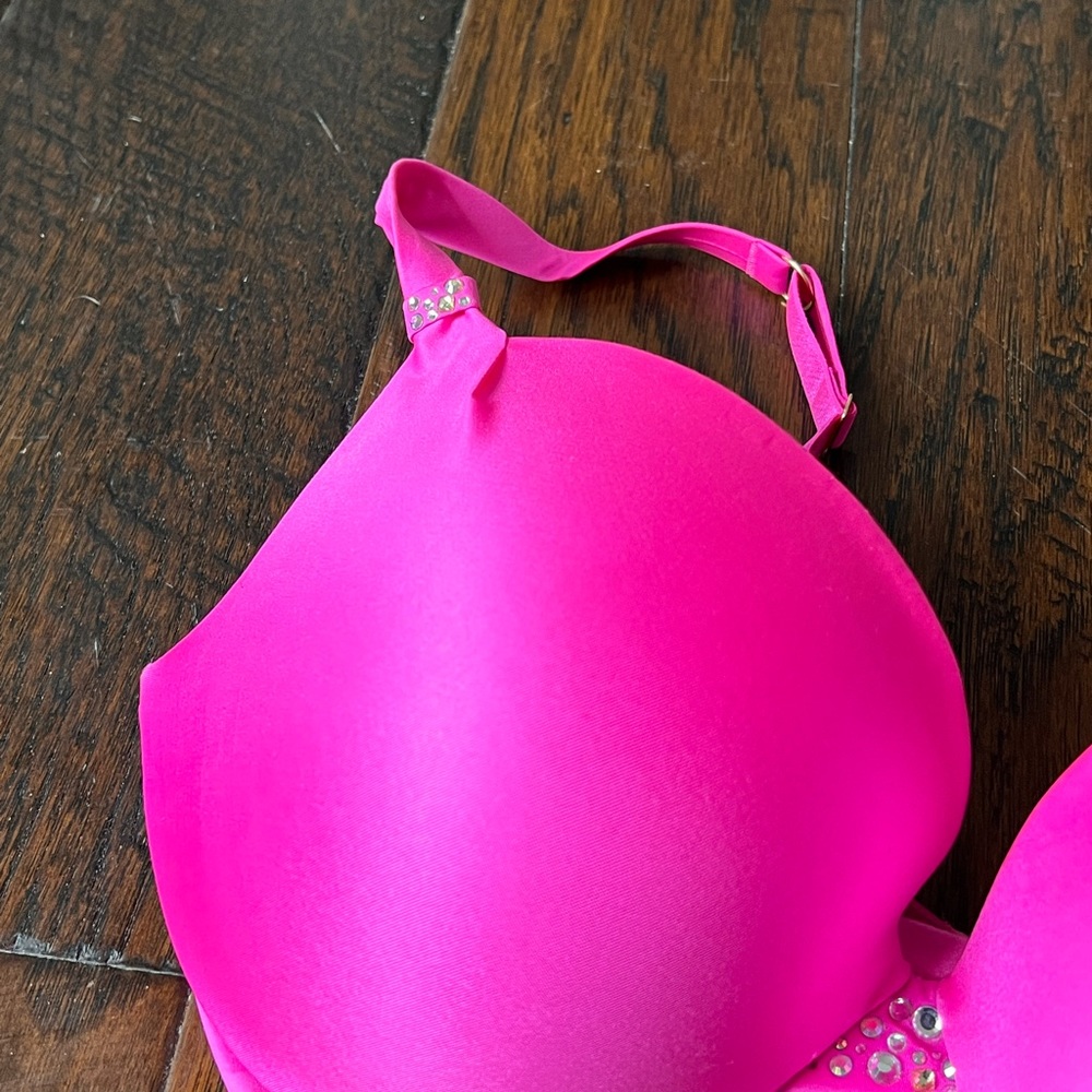 Victoria’s Secret - Picture 6 of 13